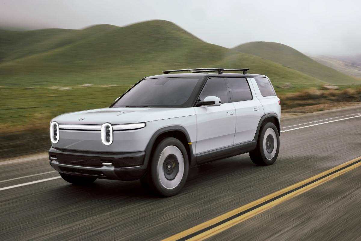 Rivian presenta su primer chip de conducción autónoma y lanza Autonomy+, un nuevo paquete de asistencia por 2.500 dólares